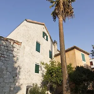 Baguc 4* Split