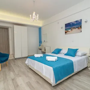 villa-lux-ii.hotels-in-trogir.com/